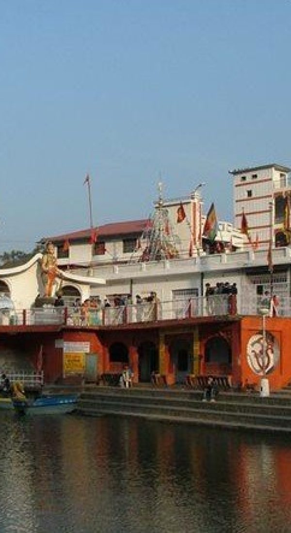 Chamunda-devi-temple-e1388233714881